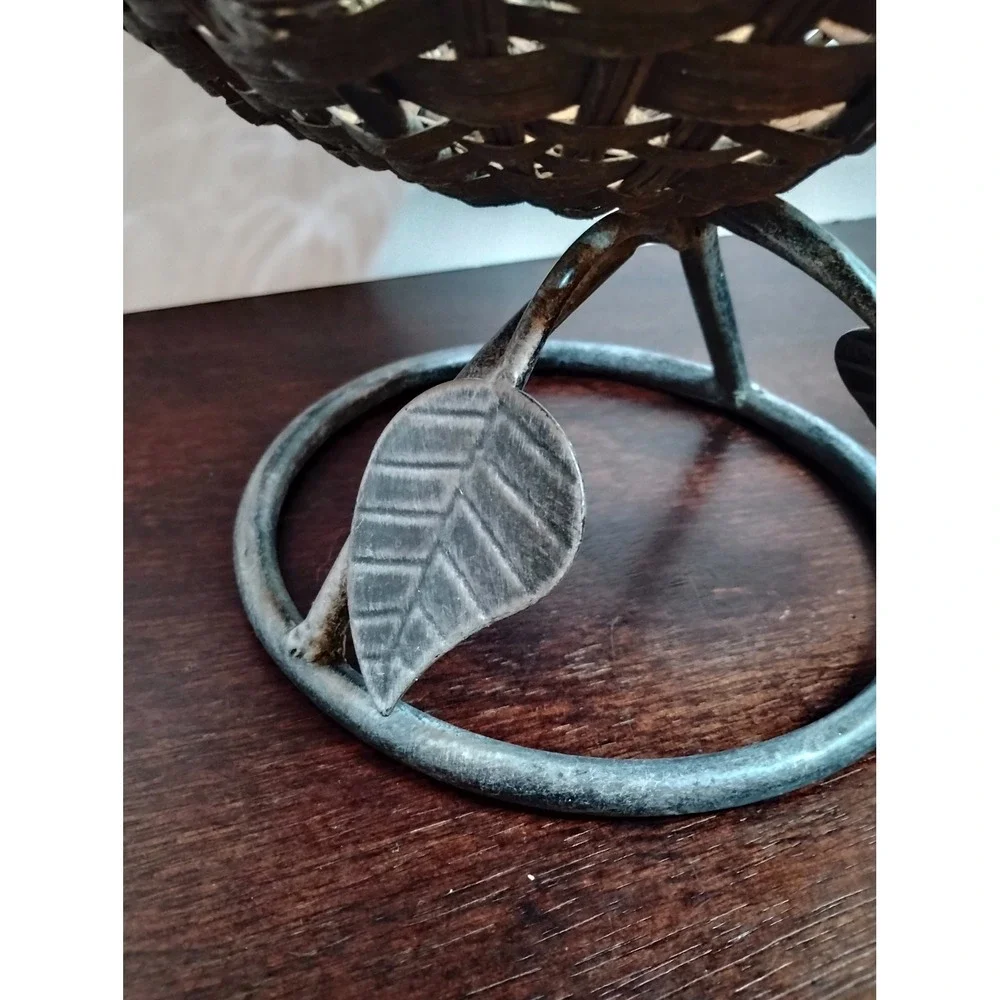 Rustic Woven Wicker FruitBasket Metal Pedestal Base Leaf Detail Centerpiece Bowl
